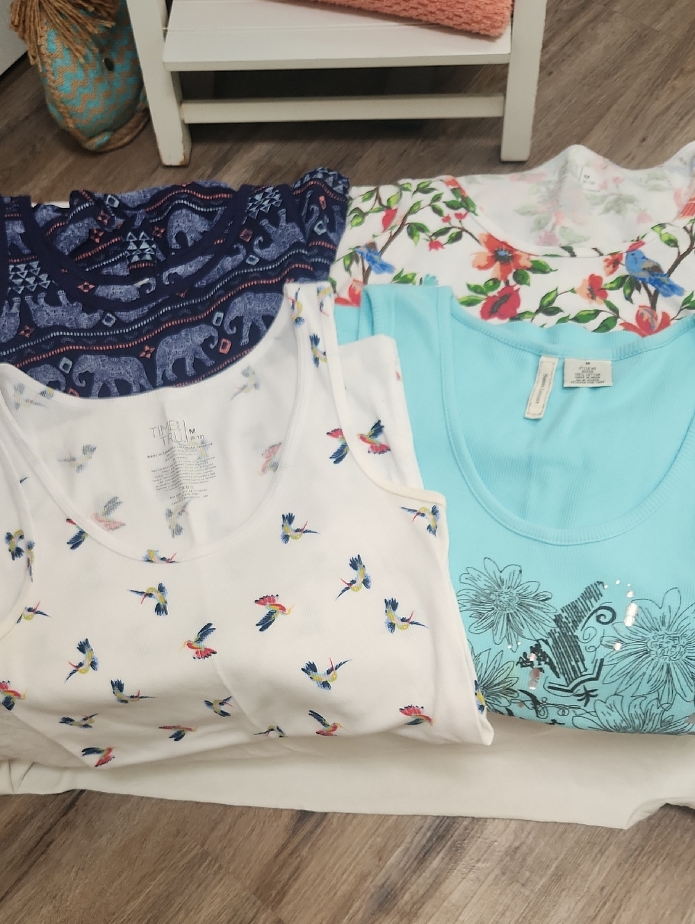 tank tops med womens lot